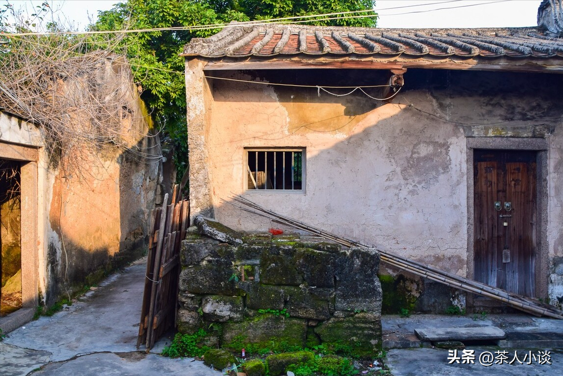 院墙大门对侧屋大门风水_卫生间对大门风水_房屋大门朝向风水