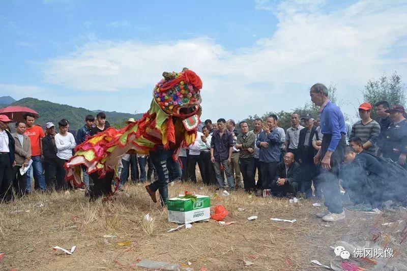 坟墓风水黄泉水_黄峭山祖坟风水_黄坟什么意思