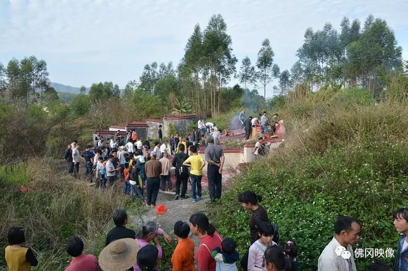 坟墓风水黄泉水_黄坟什么意思_黄峭山祖坟风水