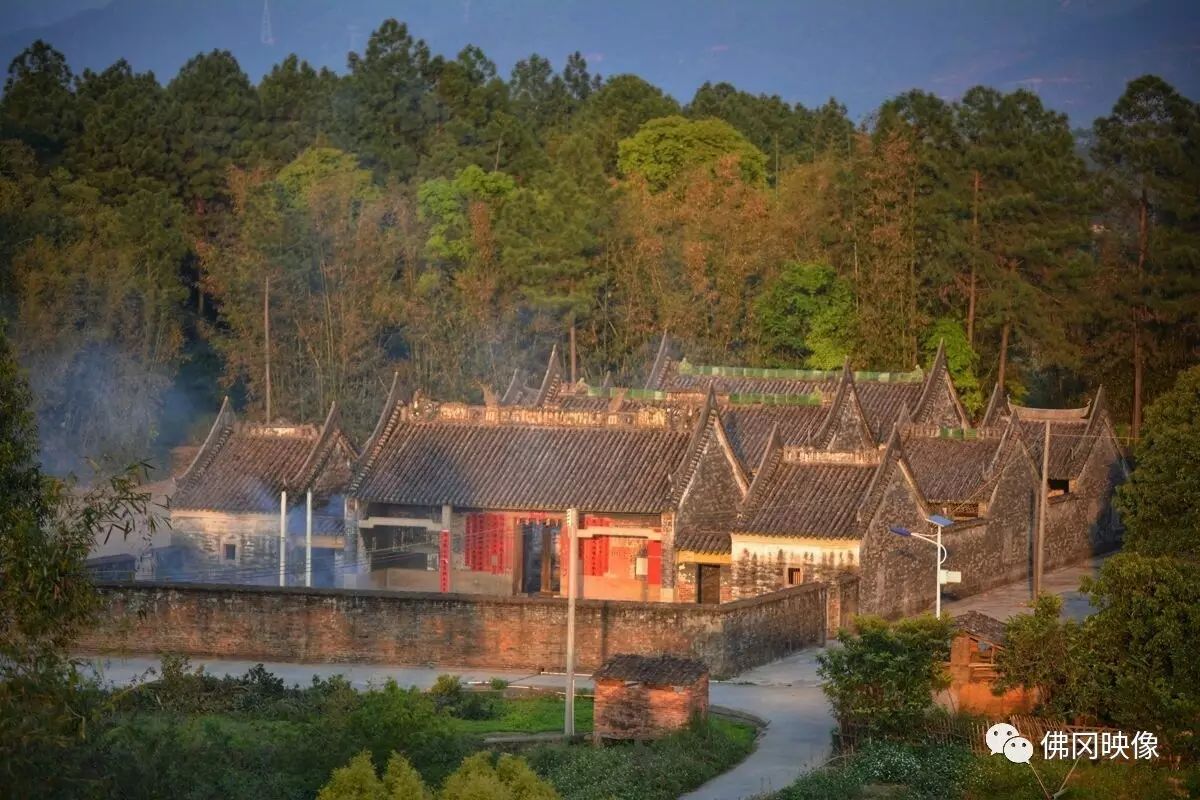 黄坟什么意思_黄峭山祖坟风水_坟墓风水黄泉水